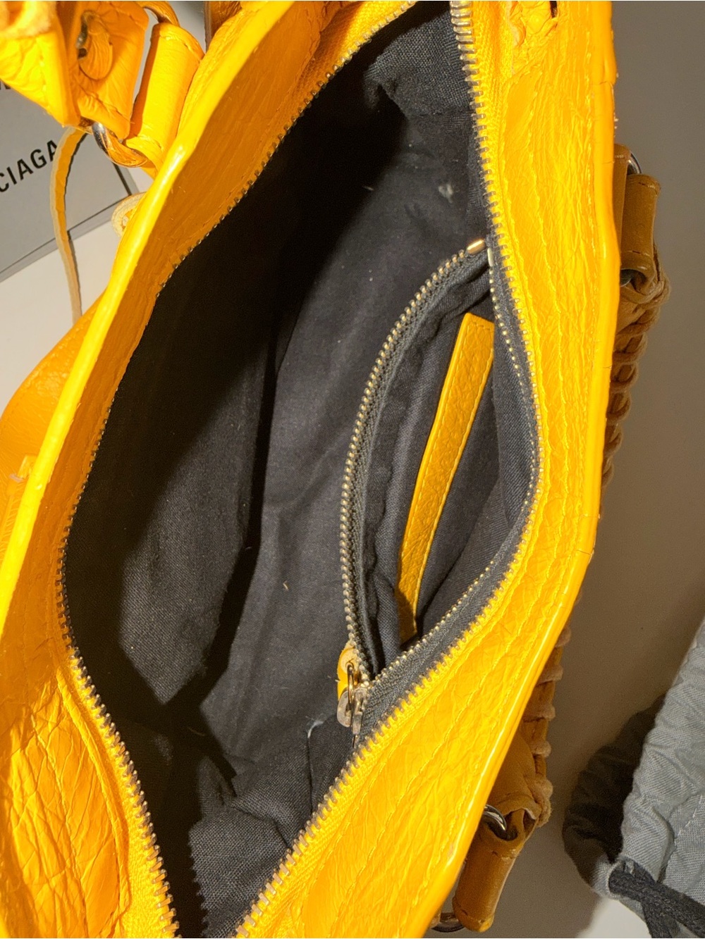Balenciaga City Bag yellow mini Leather Crossbody - Picture 7 of 9